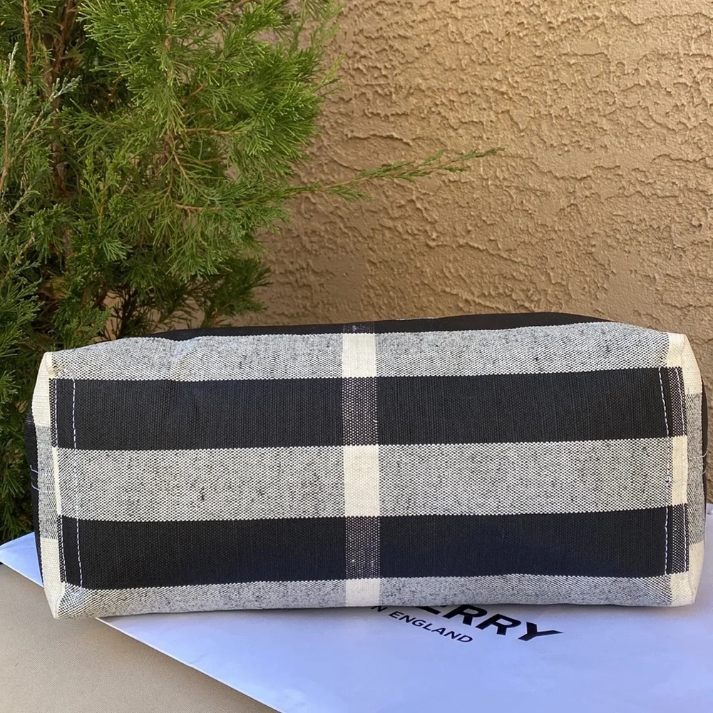 Burberry - Picture 6 of 16
